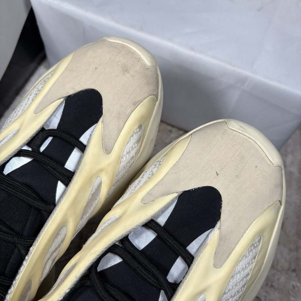 Size 11 - adidas Yeezy Boost 700 V3 Azael - Picture 7 of 8